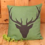 Hirsch 4 Baumwollkissen mit Hirschkopfmotiv, türkis schwarz, im modernen alpenländischen Stil