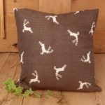 Hirsch 4 Baumwollkissen mit Hirschkopfmotiv, grau zweiseitig, im modernen alpenländischen Stil