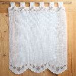 Scheibengardine im alpinen Landhaus-Stil, Shabby Chic, Blumen Stickerei „M – 5972“