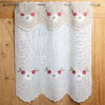 Scheibengardine im alpinen Landhaus-Stil, Shabby Chic, Herzhechen Stickerei und Schlaufen mit Knopf „M – 5681“ Fb. rot