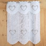 Scheibengardine im alpinen Landhaus-Stil, Shabby Chic, Herz Motiv „M – 5600“, rot