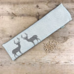 Kirschkernkissen „Hirsche“ grün zweiseitig, Länge ideal für den Halsbereich