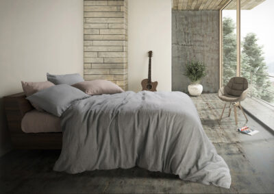„Baguio“ Parure Copripiumino in lino e cotone Tinto in capo Stonewashed, sinogolo e matrimoniale, colore baguio grigio „Baguio“ Parure Copripiumino in lino e cotone Tinto in capo Stonewashed, sinogolo e matrimoniale, colore baguio grigio