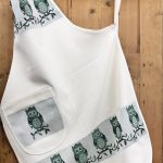 Grembiule con cuori in volo, tessuto jacquard in diversi colori, stile tirolese