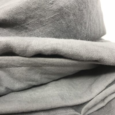 „Baguio“ Parure Copripiumino in lino e cotone Tinto in capo Stonewashed, sinogolo e matrimoniale, colore baguio grigio „Baguio“ Parure Copripiumino in lino e cotone Tinto in capo Stonewashed, sinogolo e matrimoniale, colore baguio grigio