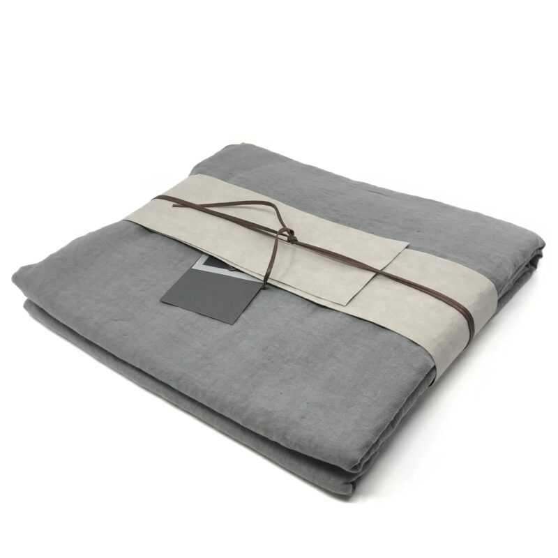 „Baguio“ Parure Copripiumino in lino e cotone Tinto in capo Stonewashed, sinogolo e matrimoniale, colore baguio grigio