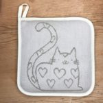 Topflappen mit Katze, 18×18 cm, Farbe Blau