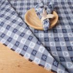 Tischdecke mit Karo und Herzen Motiv im Landhausstil, Tischwäsche und Stoffabschnitt, „Pustertal“ grün