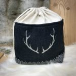 „CORGN“ Decke mit Hirschgeweih im alpenländischem Landhaus Stil aus Merinowolle und Baumwolle, Hörner motiv, CORGN