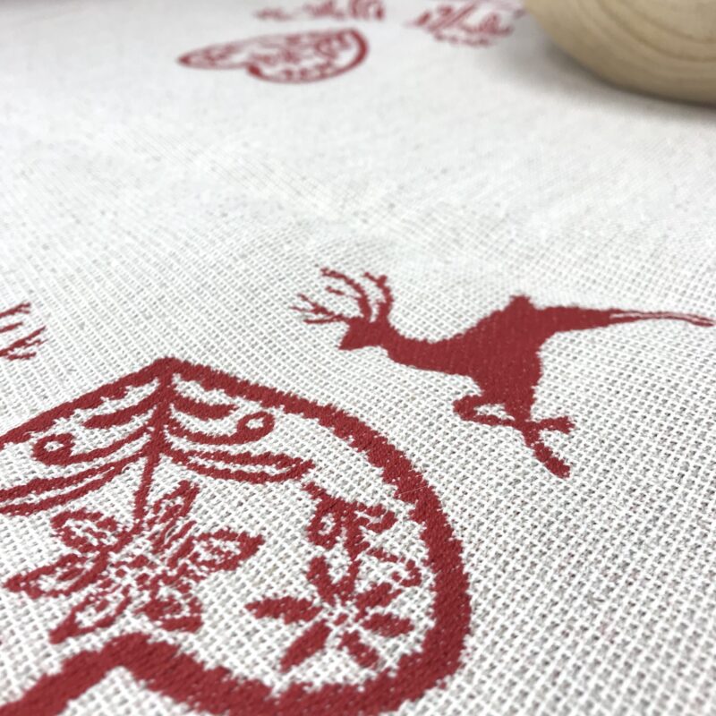 „Hirsch und Herzmotiv“ Mitteldecke, Landhausstil, 100% Baumwolle Jacquard, 85 x 85 cm, Farbe rot