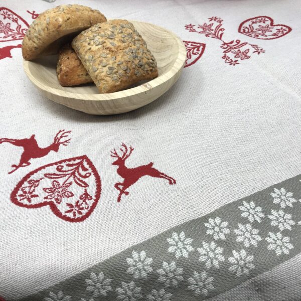 „Hirsch und Herz“ Set mit Blumenmotiv aus 100% Baumwolle, Landhausstil, 40 x 50 cm, colore natur und rot