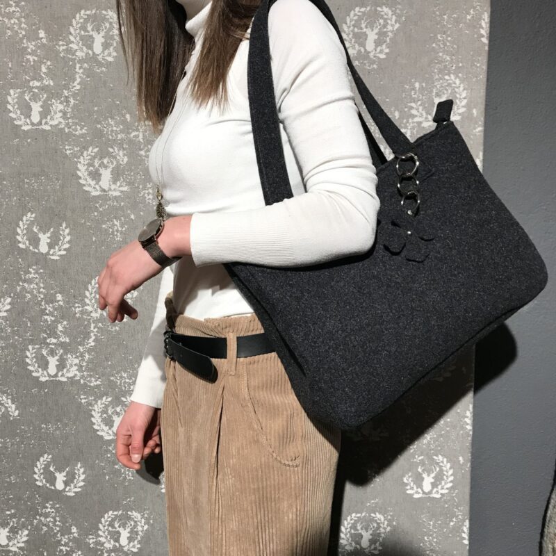 Filztasche Damentasche, Alpenstil chic, aus echtem Wollfilz, „Marghy“, Farbe schwarz – anthrazit