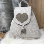 Filzrucksack Wanderrucksack, Alpenstil chic, aus aus echtem Filz, „Erica“, Farbe braun