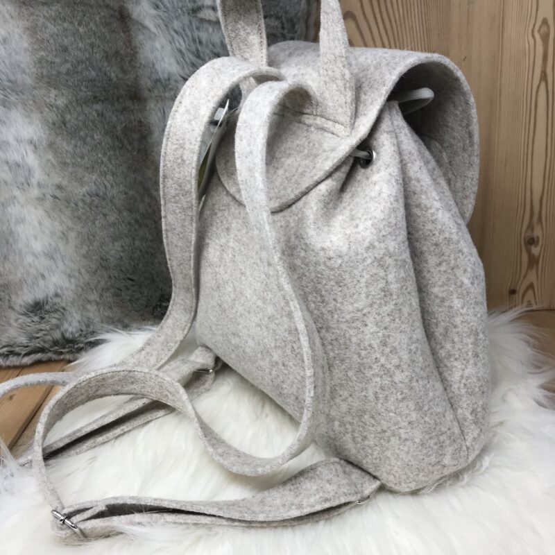 Filzrucksack Wanderrucksack, Alpenstil chic, aus aus echtem Filz, „Erica“, Farbe beige