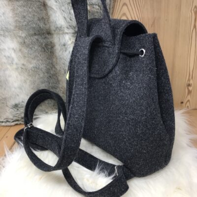 Filzrucksack Wanderrucksack, Alpenstil chic, aus echtem Filz, „Erica“, Farbe Anthrazit