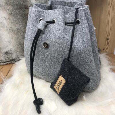 Filzrucksack Wanderrucksack, Alpenstil chic, aus echtem Filz, „Erica“, Farbe grau