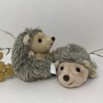 Kätzchen Katze „Guccio“ Kuscheltier, weicher Plüschtier, Baby- und Kinderspielzeug, Farbe weiß/beige