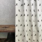 Vorhang online, Hirsch-Fantasie, alpin Landhausstil, Rot und Beige, Meterware