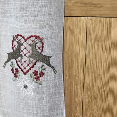 Scheibengardine Hirsch & Herz im Tiroler Landhausstil, Bestickt, Höhe 35 cm – 6357