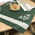 Tischset Platzset, Hirsch, Herz und Edelweiß Motiv, Landhausstil, 100% Baumwolle, Farbe Beige und Grün
