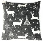 Kissen mit Rentier und Weihnachtsbäumen, Chenillebezug, Farbe rot, 44×44 cm