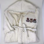 „Hirschkopf“ Dekokissen in 100% Baumwolle, braun mit Hintergrund beige