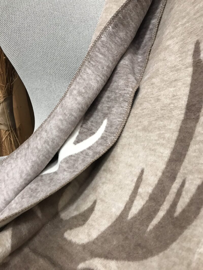 Decke „Hirsch & Edelweiß“, beige braun, doubleface, weiche Baumwollmischung