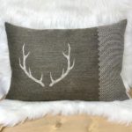 Kissen Hirschgeweih Hörner Motiv, Landhausstil Alpen, mit Fischgrat Muster, dunkelbraun, CORGN