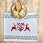 Tischset Platzset, HIRSCH, HERZ UND EDELWEIß Motiv, Landhausstil, 100% Baumwolle, rot dunkle Seite