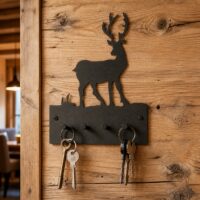 „Hirsche allover“ Kissenbezug aus Baumwolle im alpenländischen Alpine Style – Grün
