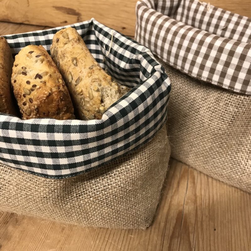 Brotkorb aus Stoff aus Jute und Baumwolle, Landhaus Stil, zweiseitig verwendbar, Kariert grün, faltbar 20 x 20 x 10 cm