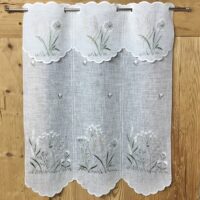 Scheibengardine im Landhuasstil nach Maß, bestickt mit Edelweiß und Herzen, 7458