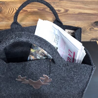 Holztasche Filztasche / Filzkorb in Wolle, Kaminholztasche, Zeitungskorb, mit Hirschkopf aus Leder – schwarz