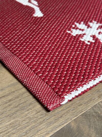 Teppich mit Weihnachtsmotiv, HIRSCHE UND SHCNEEFLOCKEN, Doubleface Rot und Beige