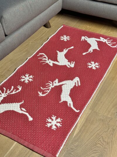 Teppich mit Weihnachtsmotiv, HIRSCHE UND SHCNEEFLOCKEN, Doubleface Rot und Beige