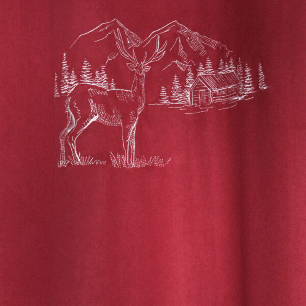 Roter Vorhang mit Stickerei: Hirsch, Berg und Hütte, Berglandschaft mit festen Ösen, PLANAY ROUGE 135×260