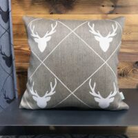 Maßgeschneiderte Gardine mit Hirschen und Rauten aus Naturfasern, TRAMESC, alpiner Stil, anthrazit