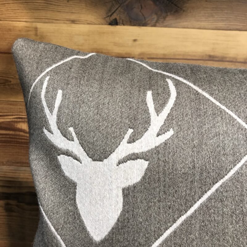 Wollkissen mit Hirschkopf und Rauten, Bergstil, TRAMESC, taupe