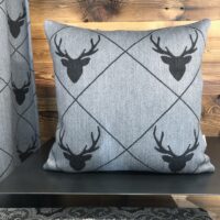 Wollkissen mit Hirschkopf und Rauten, Bergstil, TRAMESC, beige