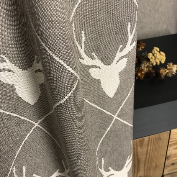 Maßgeschneiderte Gardine mit Hirschen und Rauten aus Naturfasern, TRAMESC, alpiner Stil, anthrazit
