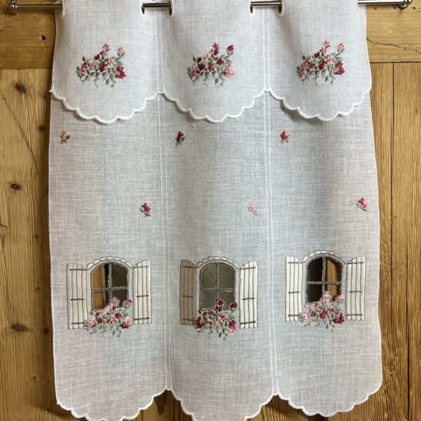 Scheibengardine bestickt mit Blumenmuster, M – 7798 Finestra