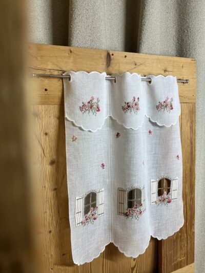 Scheibengardine bestickt mit Blumenmuster, M – 7798 Finestra Scheibengardine bestickt mit Blumenmuster, M – 7798 Finestra