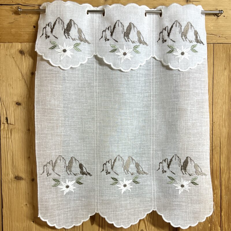 Scheibengardine im Landhausstil mit Dreizinnen bestickt, M- 8043