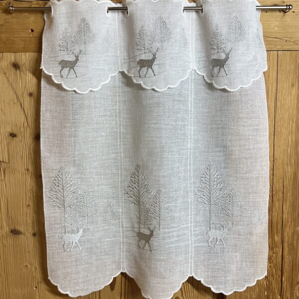 Scheibengardine bestickt mit Hirsch und silbernem Wald, Landhausstil, elegant – M 7937