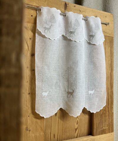 Scheibengardine bestickt mit Hirsch und silbernem Wald, Landhausstil, elegant – M 7937