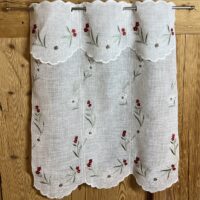 Scheibengardine im Landhausstil mit Blumenmuster, M- 8037