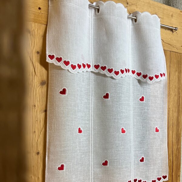 Scheibengardine Küche mit Roten Herzen Bestickt – Tiroler Landhausstil Bistrogardine Weiß/Rot – Modell Z-3717