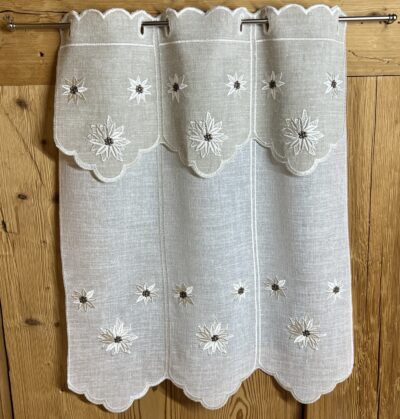 Scheibengardine mit Edelweiß, im Landhausstil mit besticktem Blumenmotiv, 3684