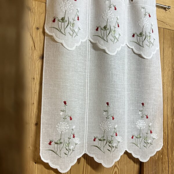 Scheibengardine im Landhausstil mit besticktem Blumenmotiv, Z- Campanula