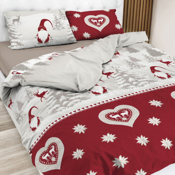 Bettwäsche-Set mit Zwergen, Elfen, Hirschen und Winterlandschaft im Alpen Stil, aus reiner Baumwolle – FIABA in Bordeauxrot